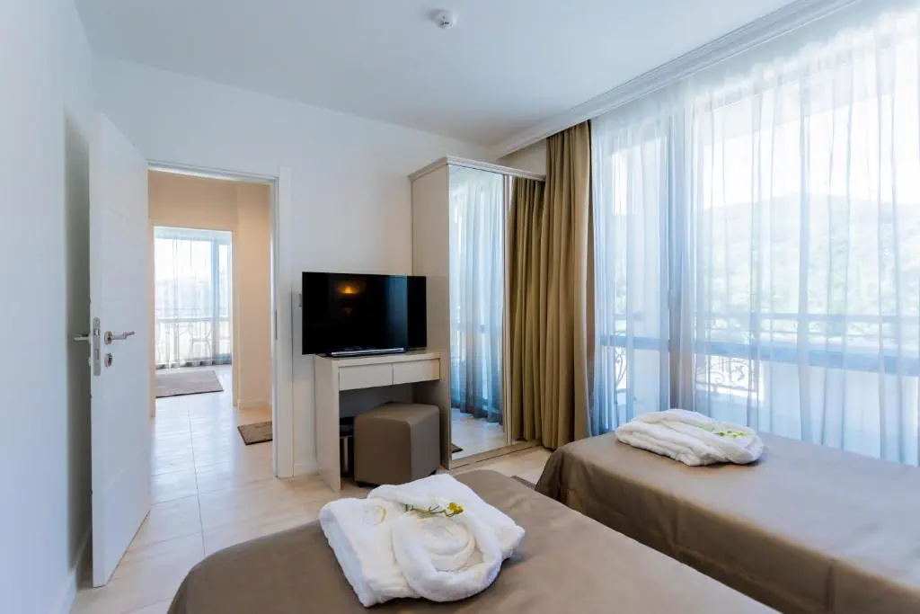 HOTEL: Onyx Beach Residence - Free Beach Access and Parking
