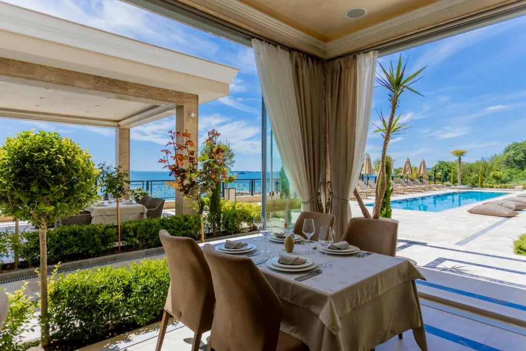 HOTEL: Onyx Beach Residence - Free Beach Access and Parking