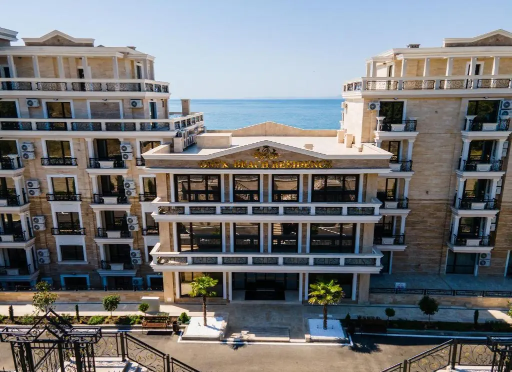 HOTEL: Onyx Beach Residence - Free Beach Access and Parking