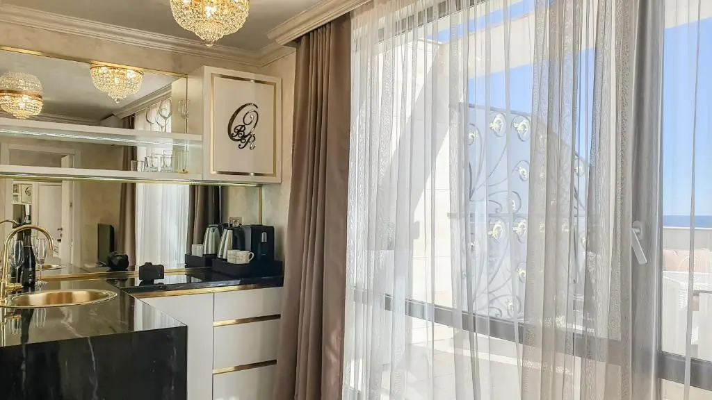 HOTEL: Onyx Beach Residence - Free Beach Access and Parking