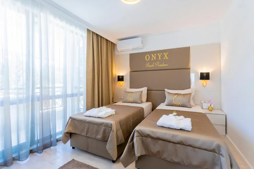 HOTEL: Onyx Beach Residence - Free Beach Access and Parking