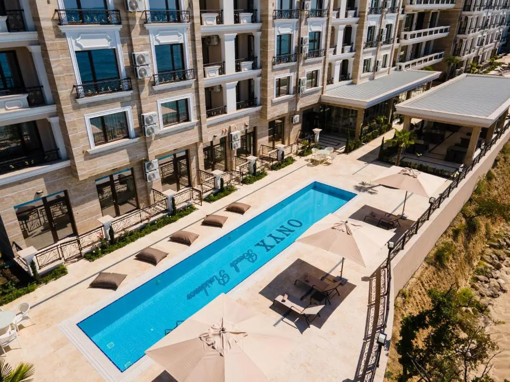 HOTEL: Onyx Beach Residence - Free Beach Access and Parking