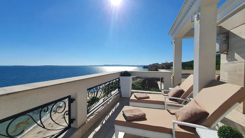 HOTEL: Onyx Beach Residence - Free Beach Access and Parking
