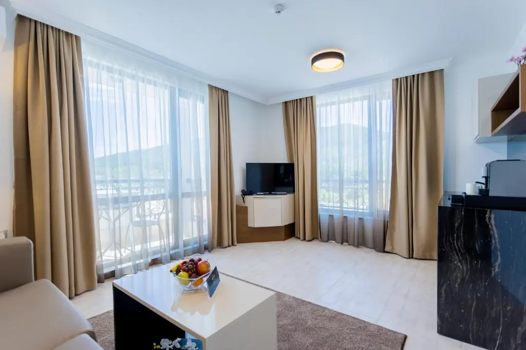 HOTEL: Onyx Beach Residence - Free Beach Access and Parking