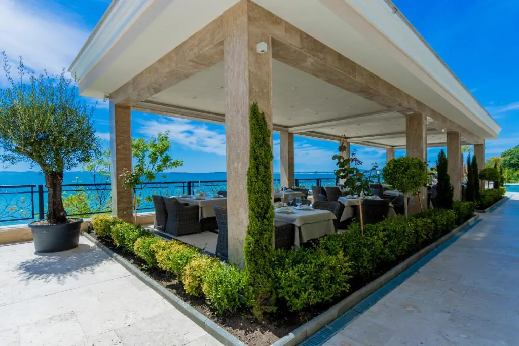 HOTEL: Onyx Beach Residence - Free Beach Access and Parking