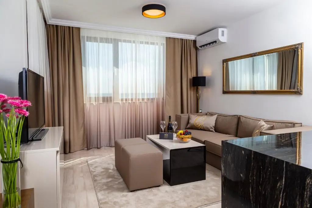 HOTEL: Onyx Beach Residence - Free Beach Access and Parking