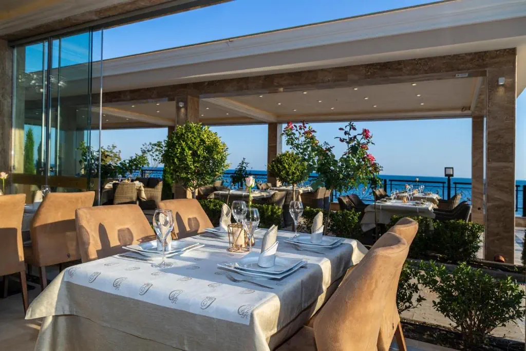 HOTEL: Onyx Beach Residence - Free Beach Access and Parking