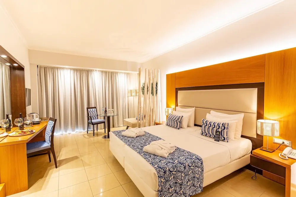 HOTEL: Lindos Bay Suites