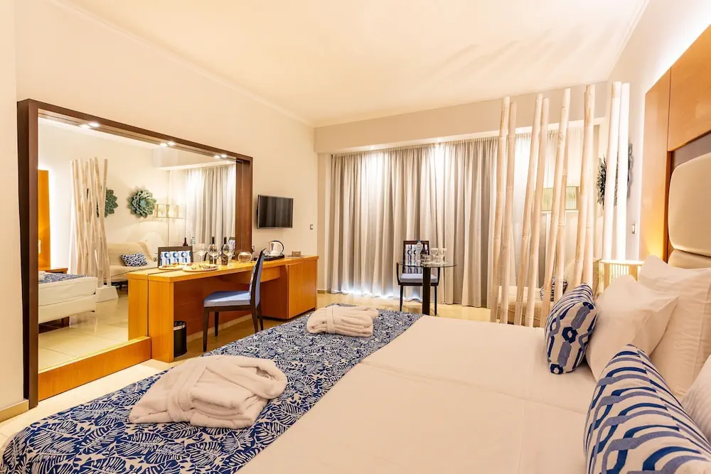 HOTEL: Lindos Bay Suites