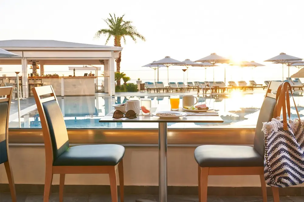 HOTEL: Lindos Bay Suites