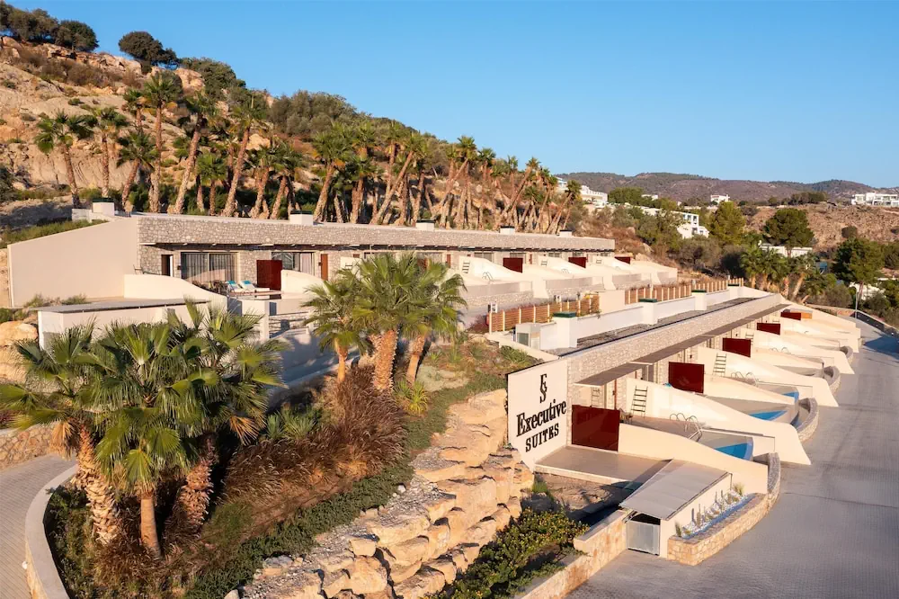 HOTEL: Lindos Bay Suites