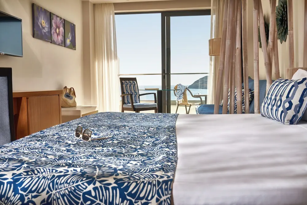 HOTEL: Lindos Bay Suites