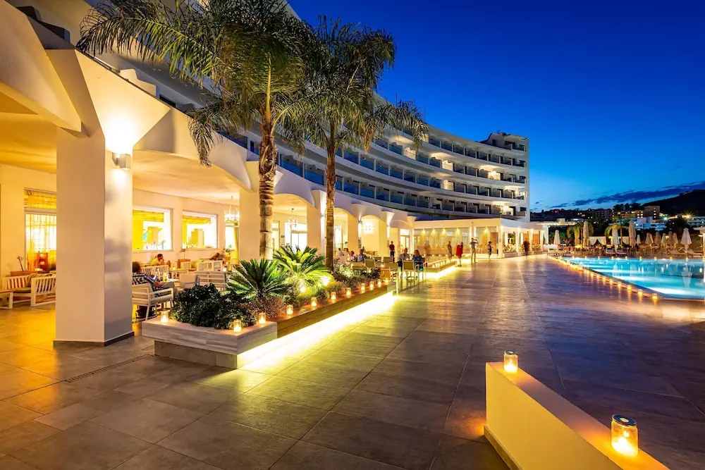 HOTEL: Lindos Bay Suites