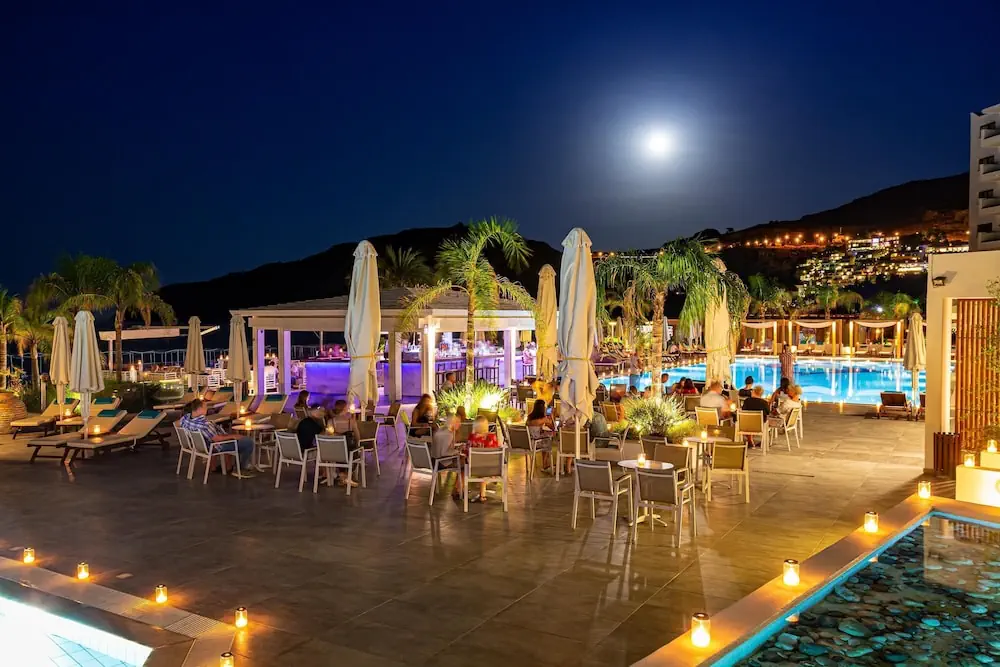 HOTEL: Lindos Bay Suites