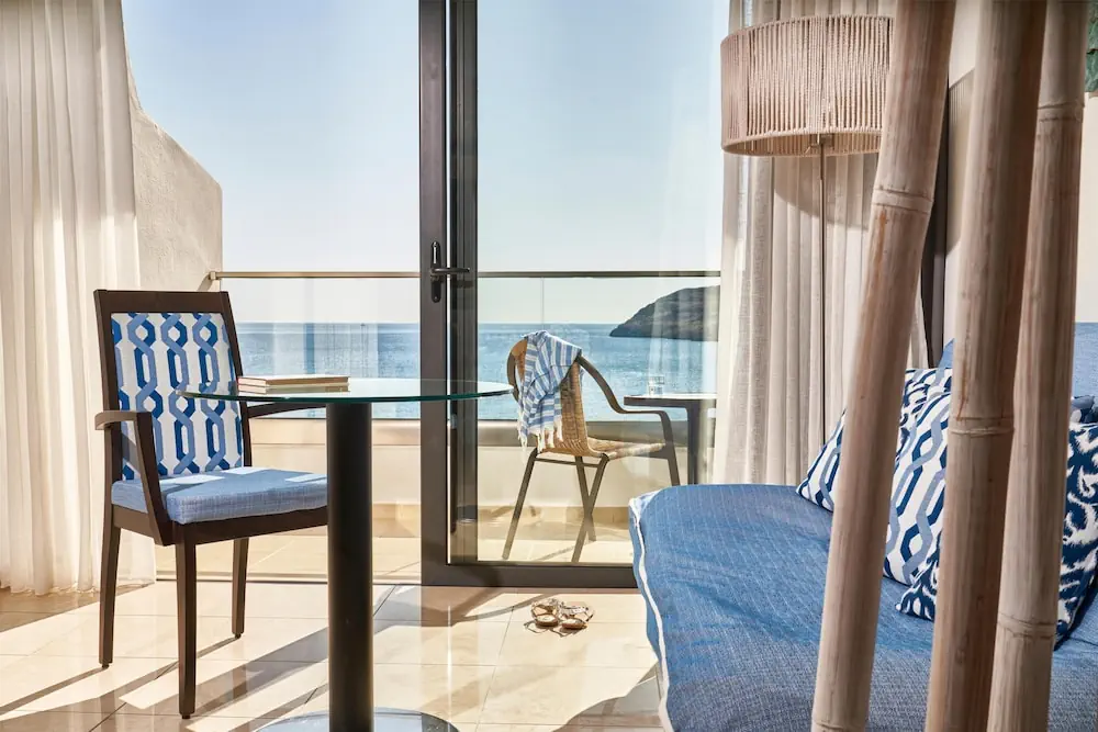 HOTEL: Lindos Bay Suites