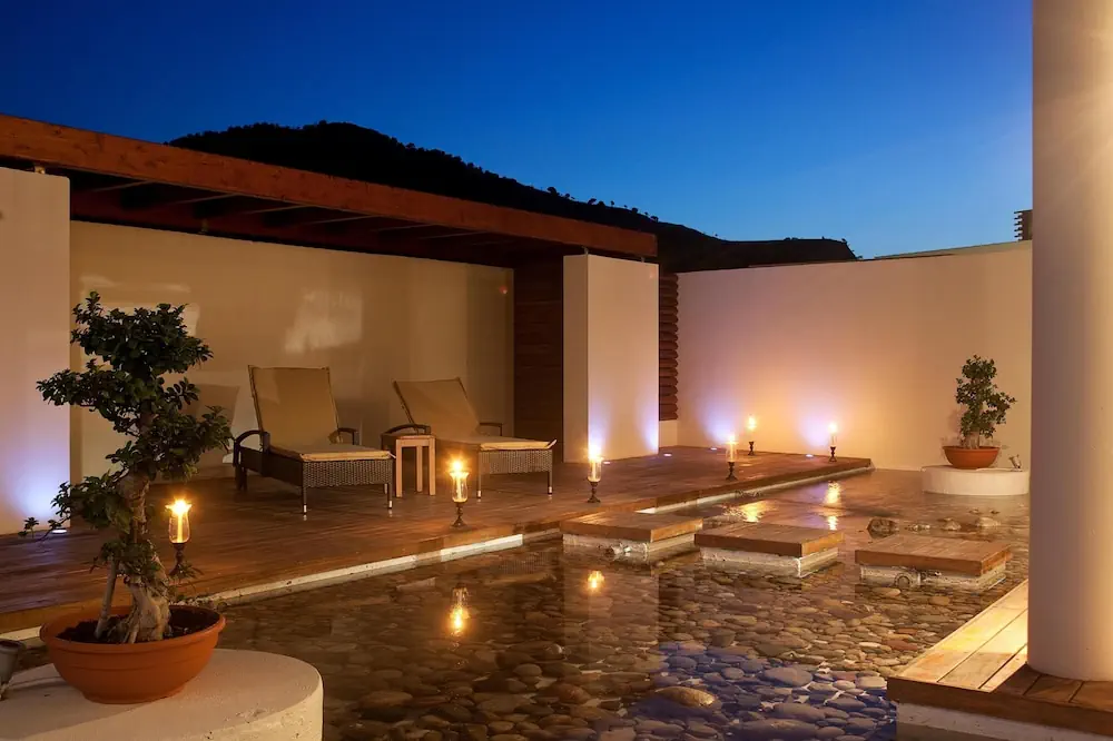 HOTEL: Lindos Bay Suites