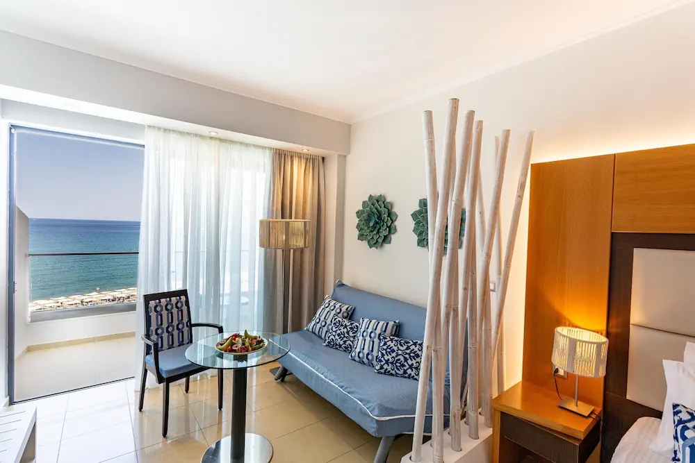 HOTEL: Lindos Bay Suites