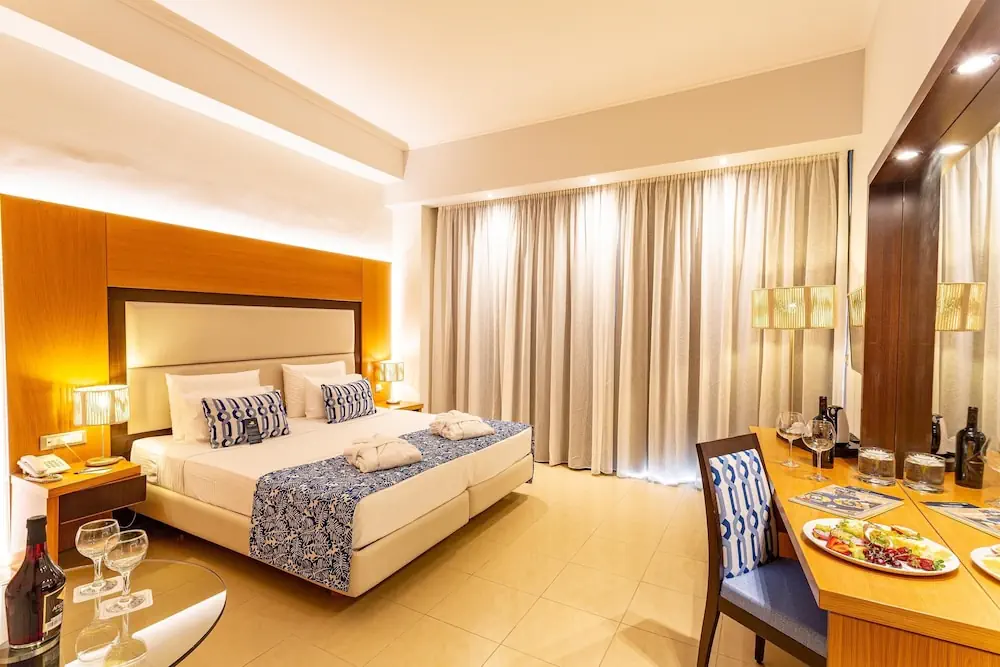 HOTEL: Lindos Bay Suites