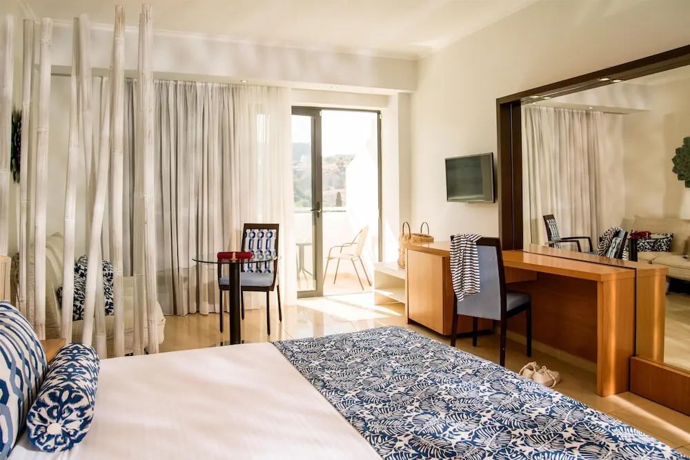 HOTEL: Lindos Bay Suites