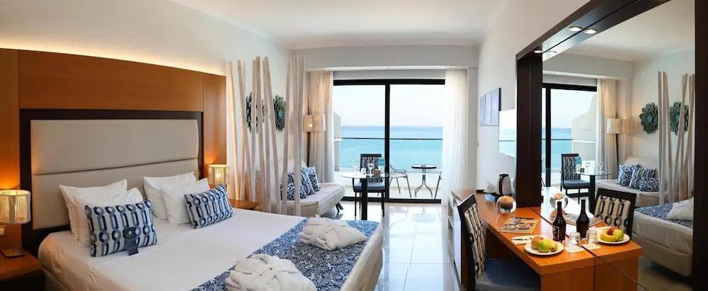 HOTEL: Lindos Bay Suites