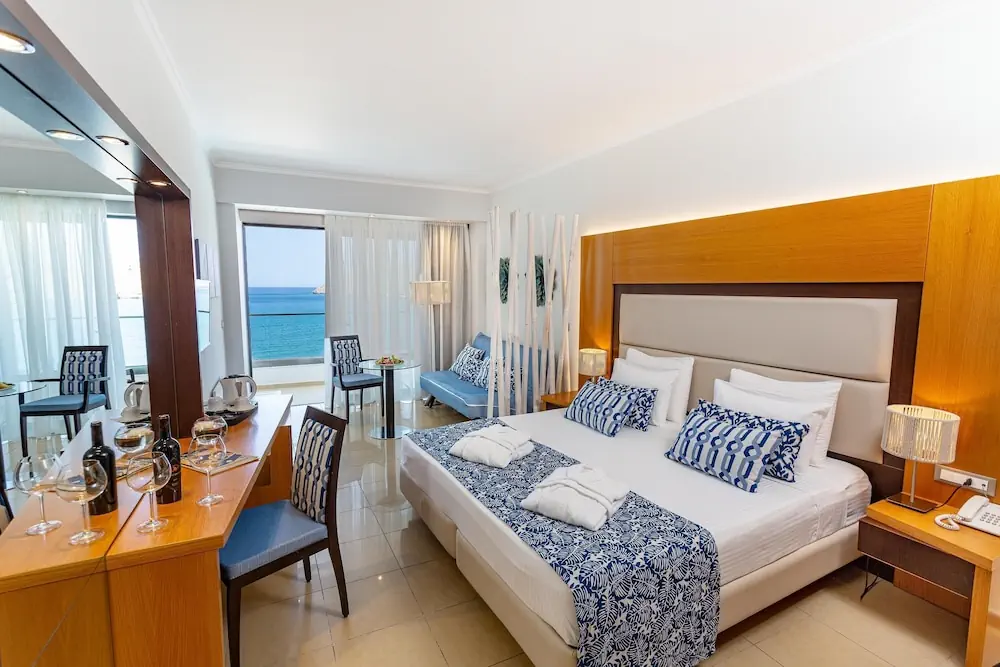HOTEL: Lindos Bay Suites
