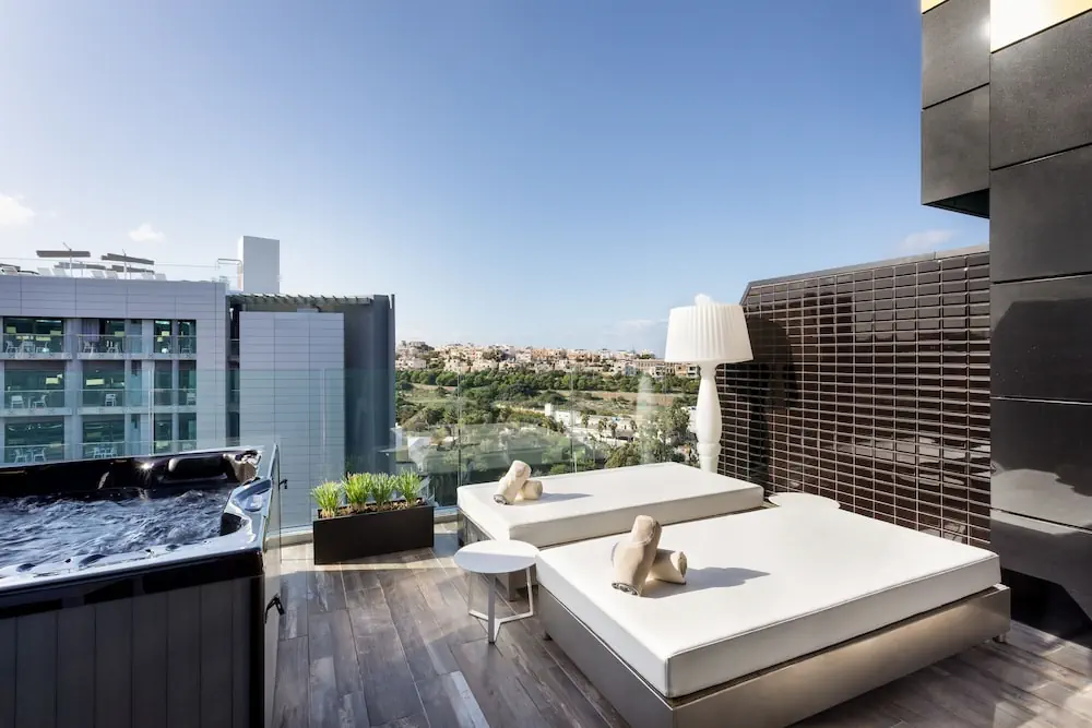 H Hotel photo 3