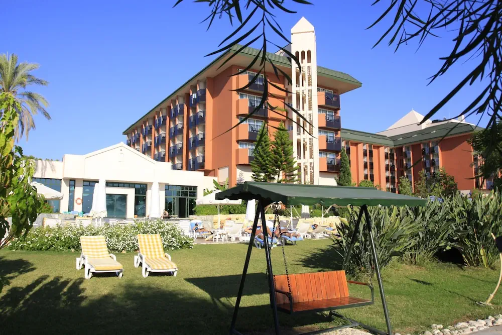 HOTEL: AQI Pegasos Resort