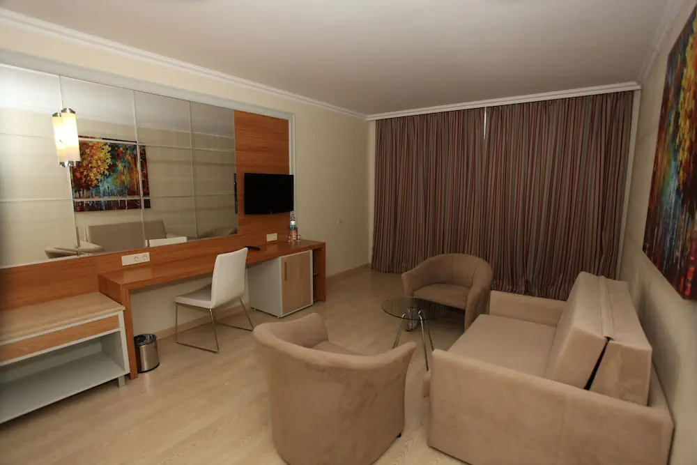 HOTEL: AQI Pegasos Resort