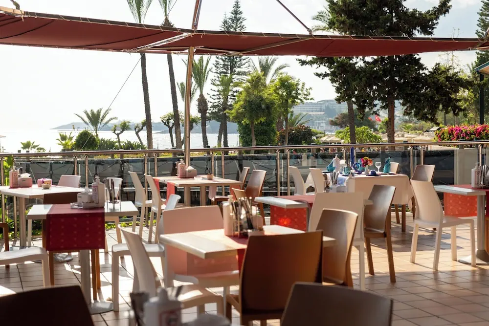 HOTEL: AQI Pegasos Resort