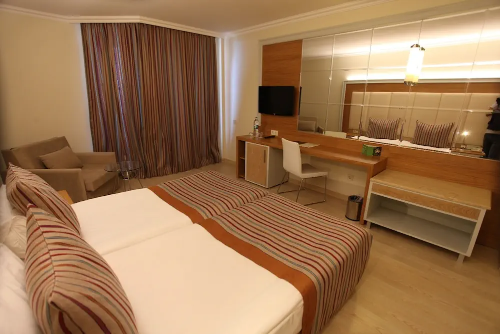 HOTEL: AQI Pegasos Resort