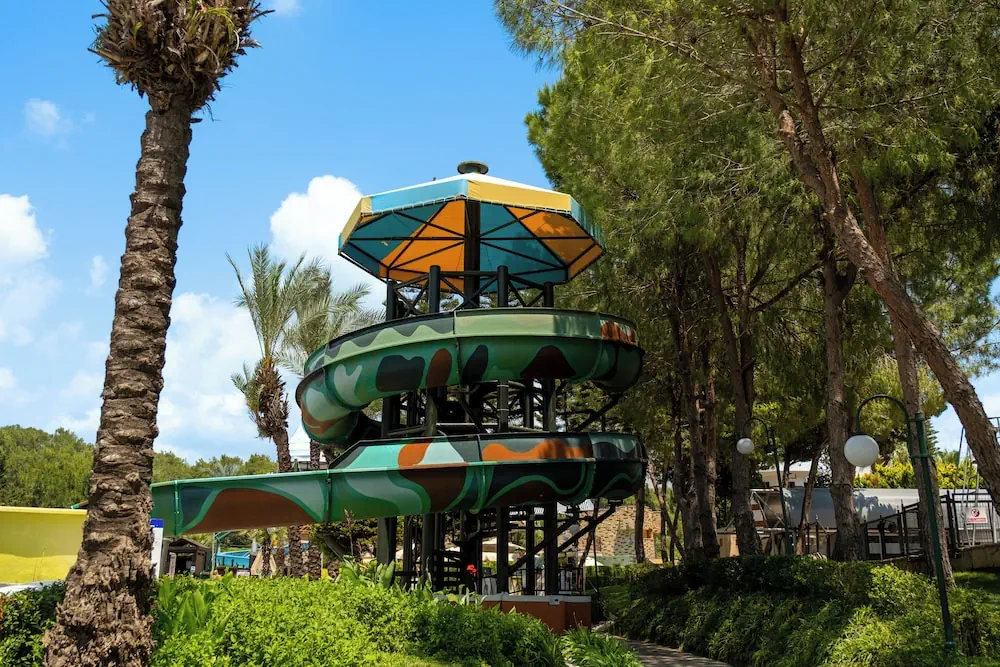 HOTEL: AQI Pegasos Resort