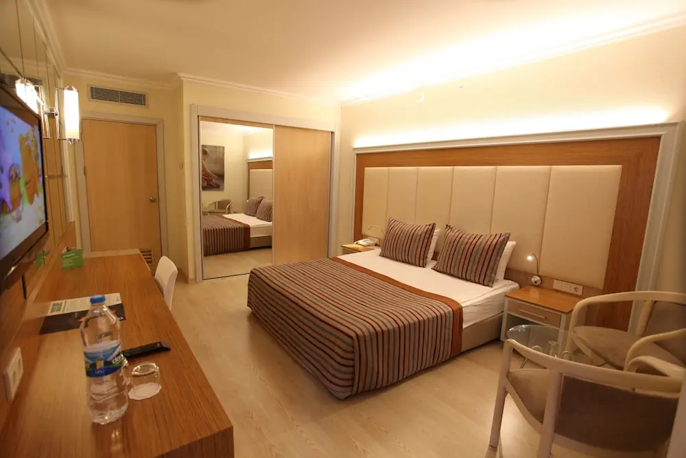 HOTEL: AQI Pegasos Resort