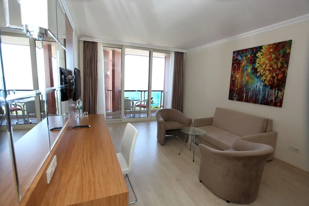 HOTEL: AQI Pegasos Resort