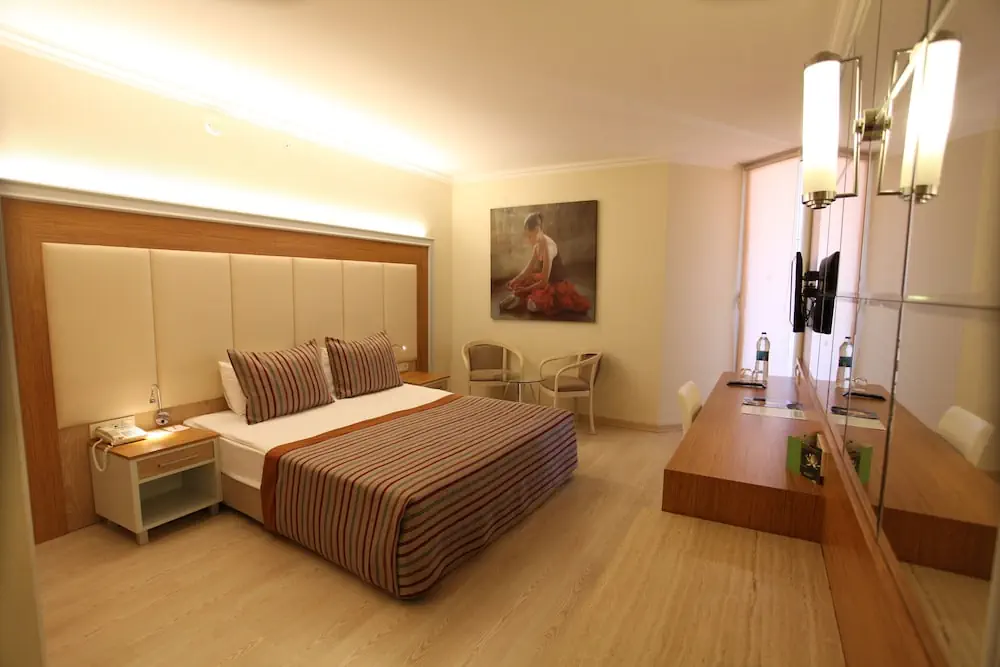HOTEL: AQI Pegasos Resort