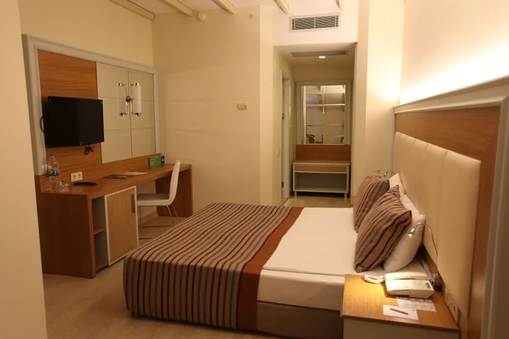 HOTEL: AQI Pegasos Resort