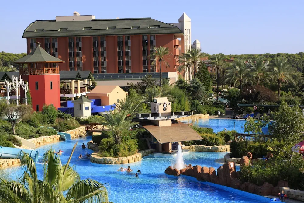 HOTEL: AQI Pegasos Resort