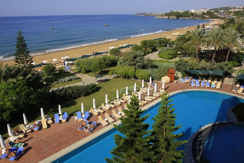 HOTEL: AQI Pegasos Resort