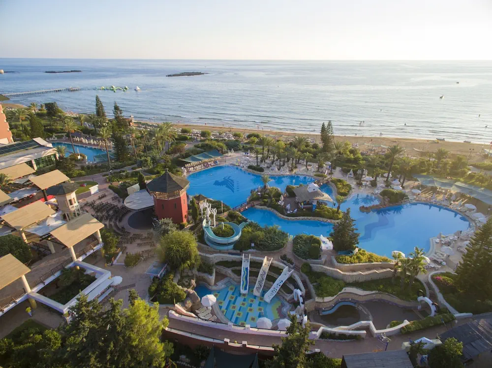 HOTEL: AQI Pegasos Resort