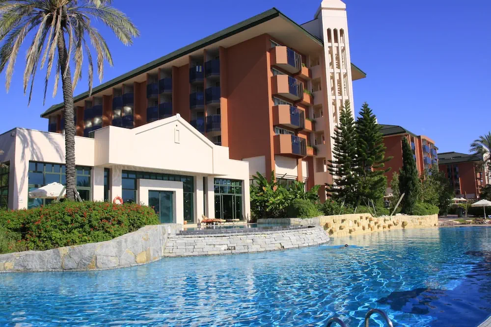 HOTEL: AQI Pegasos Resort
