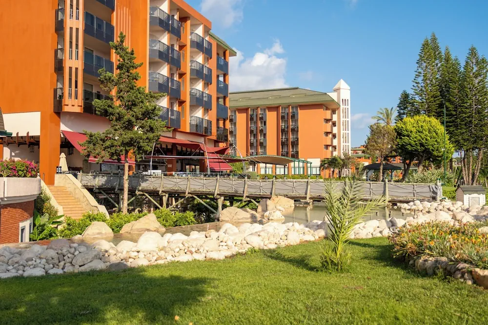 HOTEL: AQI Pegasos Resort