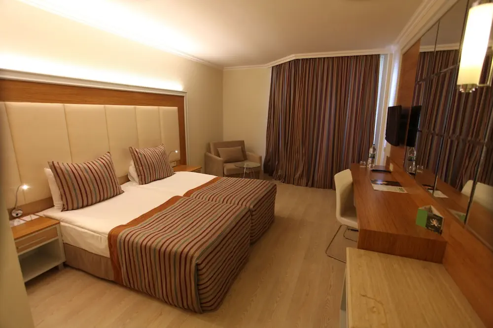 HOTEL: AQI Pegasos Resort