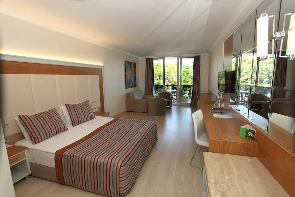 HOTEL: AQI Pegasos Resort