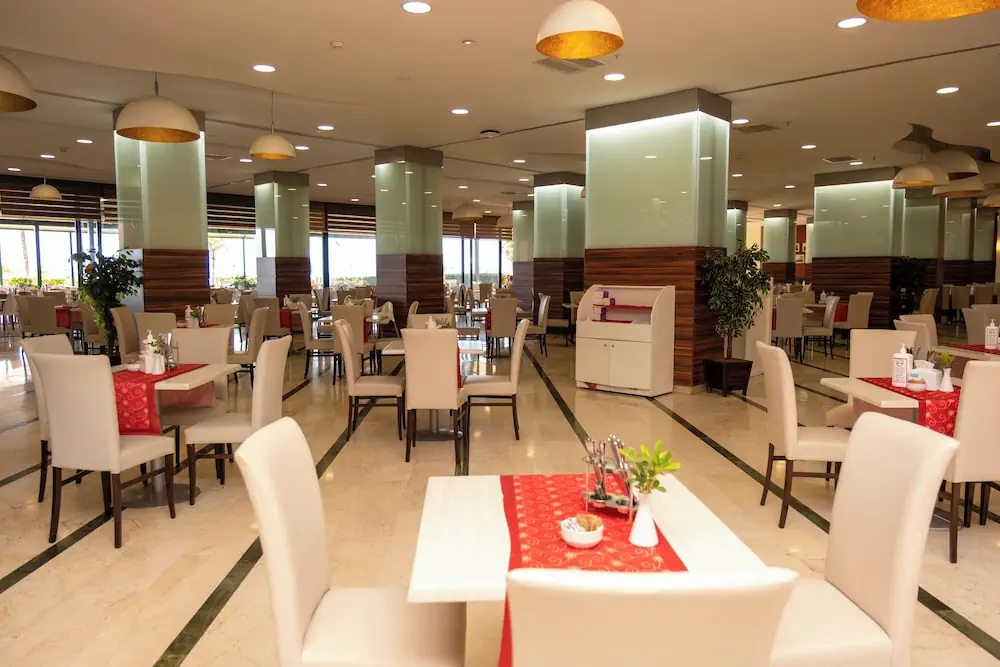 HOTEL: AQI Pegasos Resort