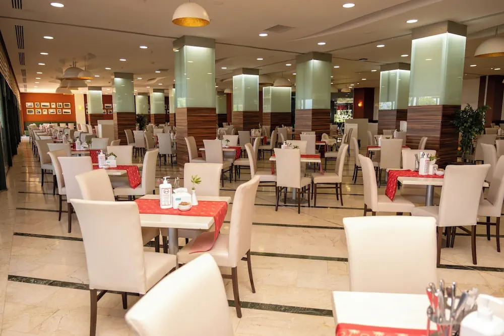 HOTEL: AQI Pegasos Resort