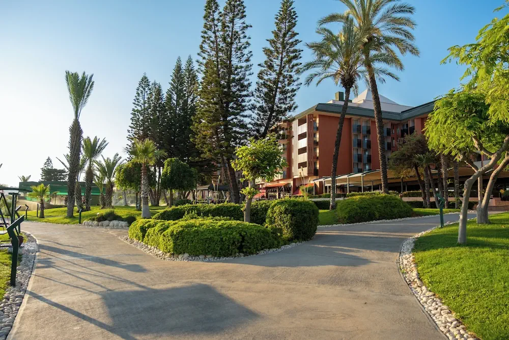 HOTEL: AQI Pegasos Resort