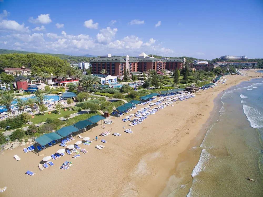 HOTEL: AQI Pegasos Resort