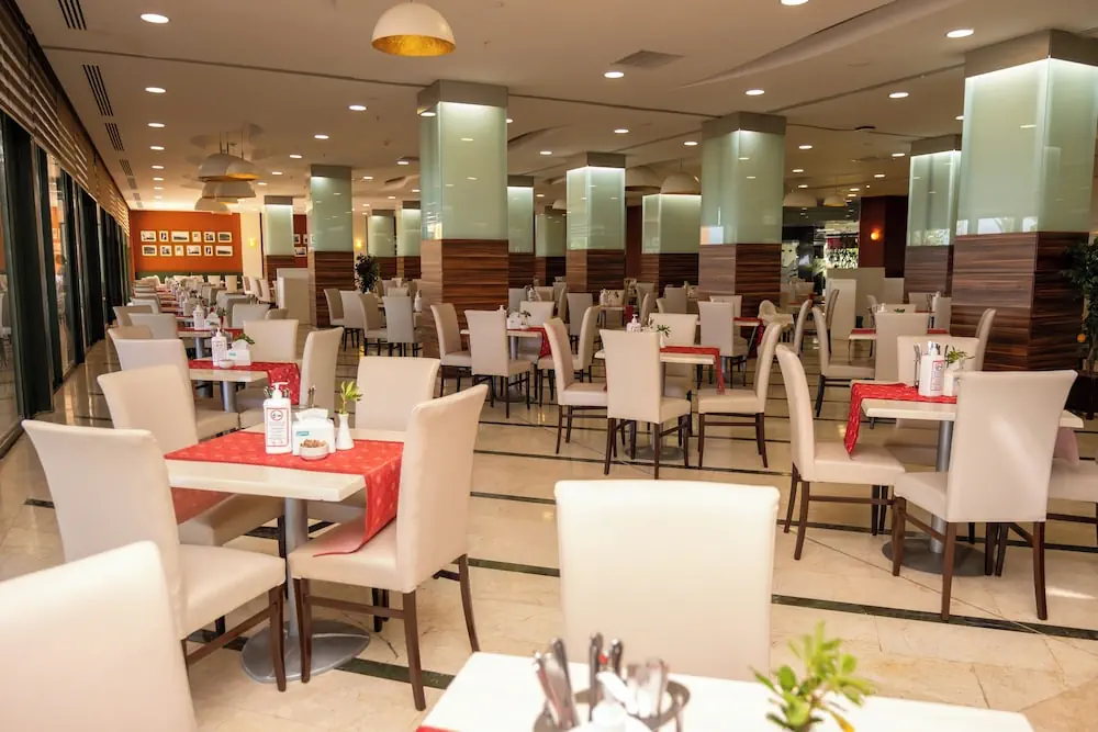 HOTEL: AQI Pegasos Resort