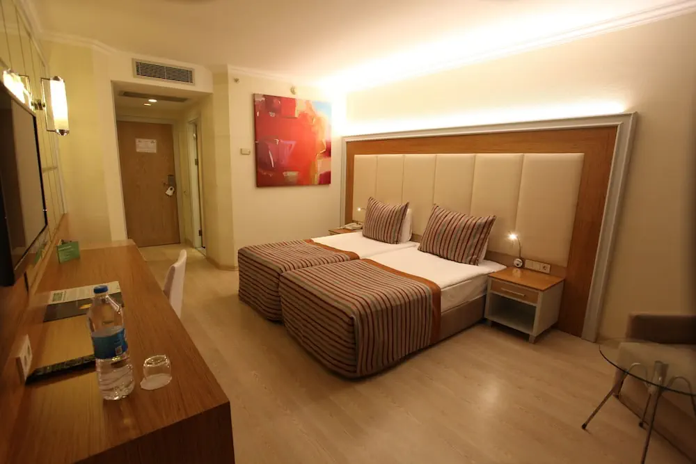 HOTEL: AQI Pegasos Resort