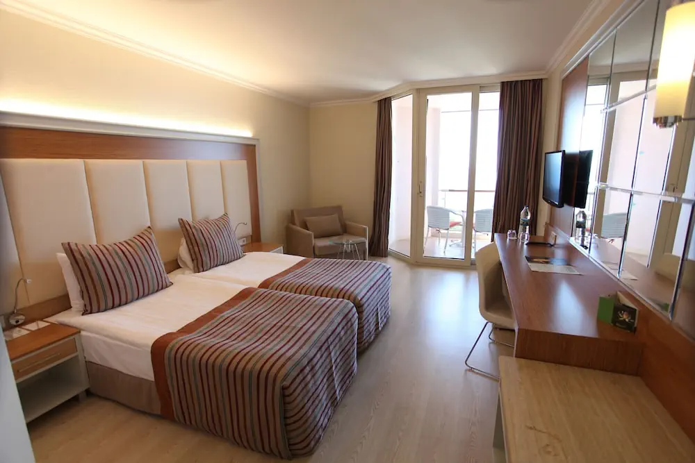 HOTEL: AQI Pegasos Resort