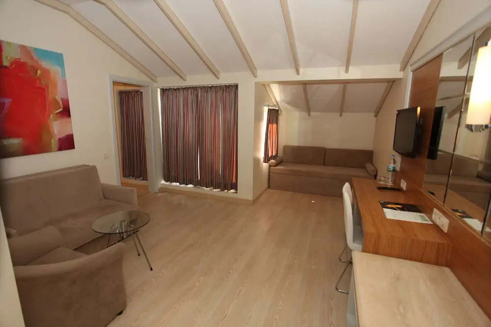 HOTEL: AQI Pegasos Resort